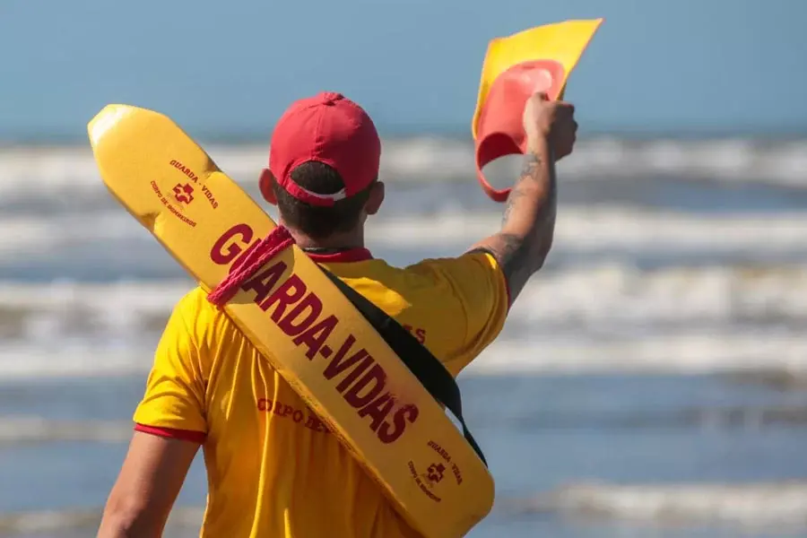 Litoral de SP registra aumento de ocorrências de afogamento no fim de semana do feriadão