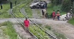 Motorista fica ferido após carro ser atingido por trem em Cubatão