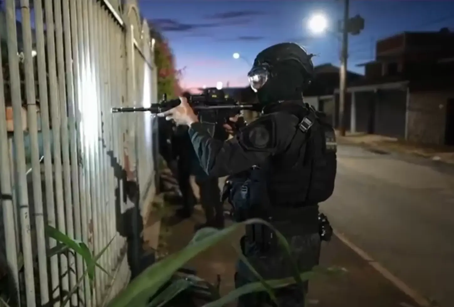 Operação contra organização criminosa bloqueia R$ 1 bilhão e atinge imóvel em Guarujá; VÍDEO