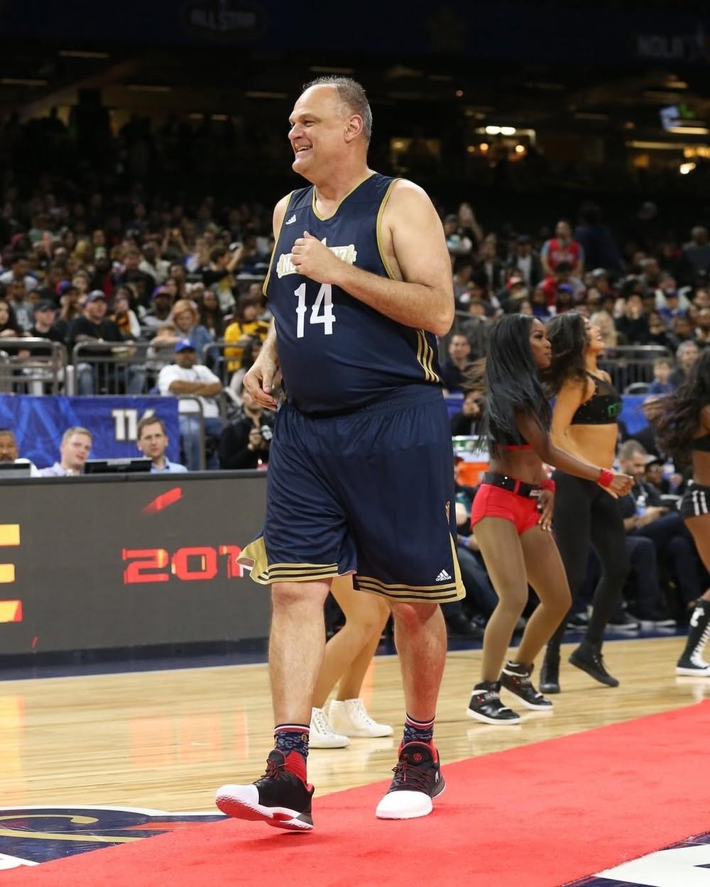Oscar Schmidt, maior ídolo do basquete brasileiro, morre em SP aos 68 anos