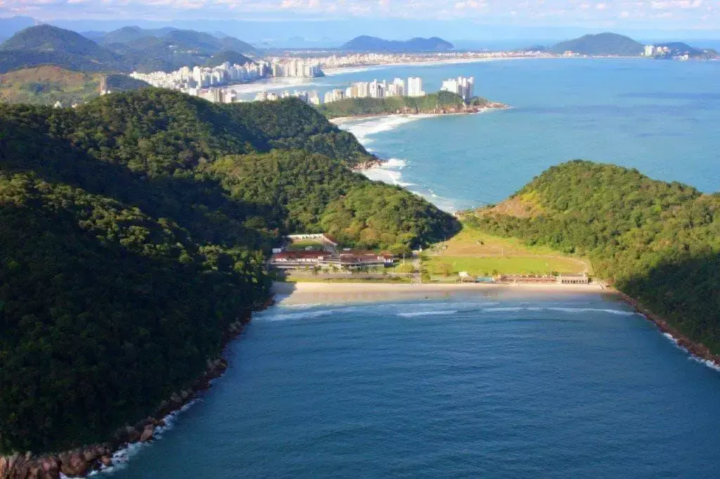 Praia paradisíaca de Guarujá tem acesso restrito e só pode ser visitada por convidados no litoral de São Paulo