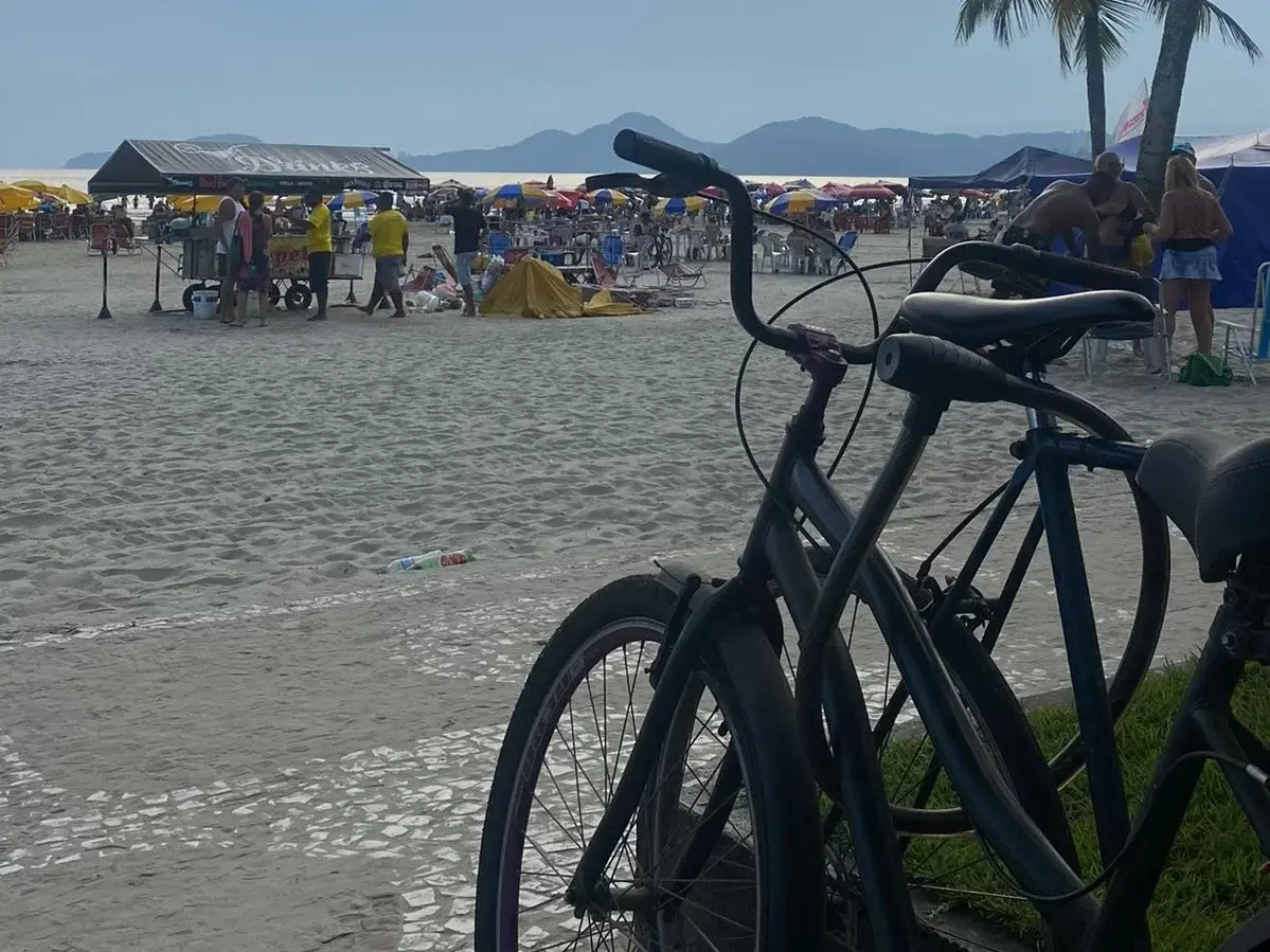 Santos veta projeto que liberaria estacionamento de bicicletas na faixa de areia das praias