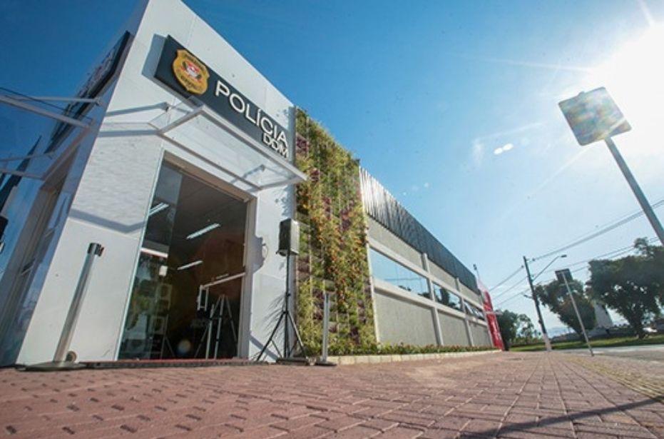 Suspeita é presa após furtar fiação elétrica da Delegacia da Mulher em Praia Grande