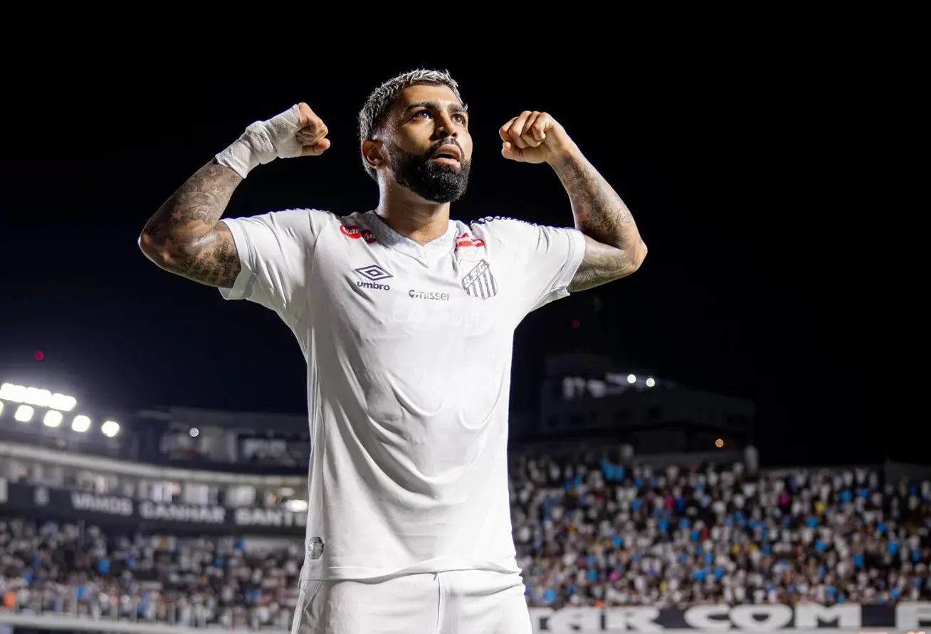À disposição no Santos, Gabigol tem números discretos no gramado sintético