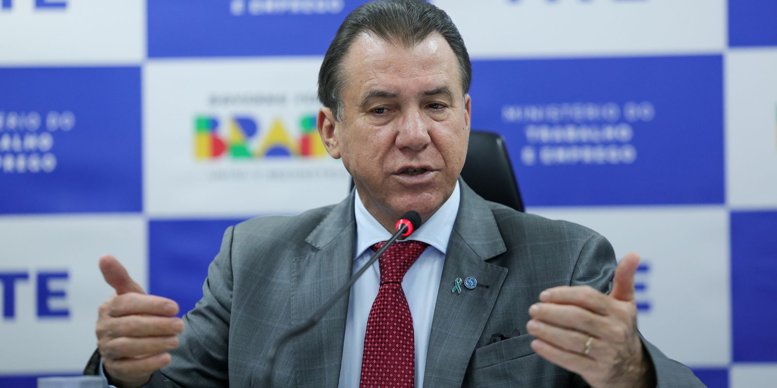 Brasil encerra 2025 com crescimento de 5% no estoque de empregos formais