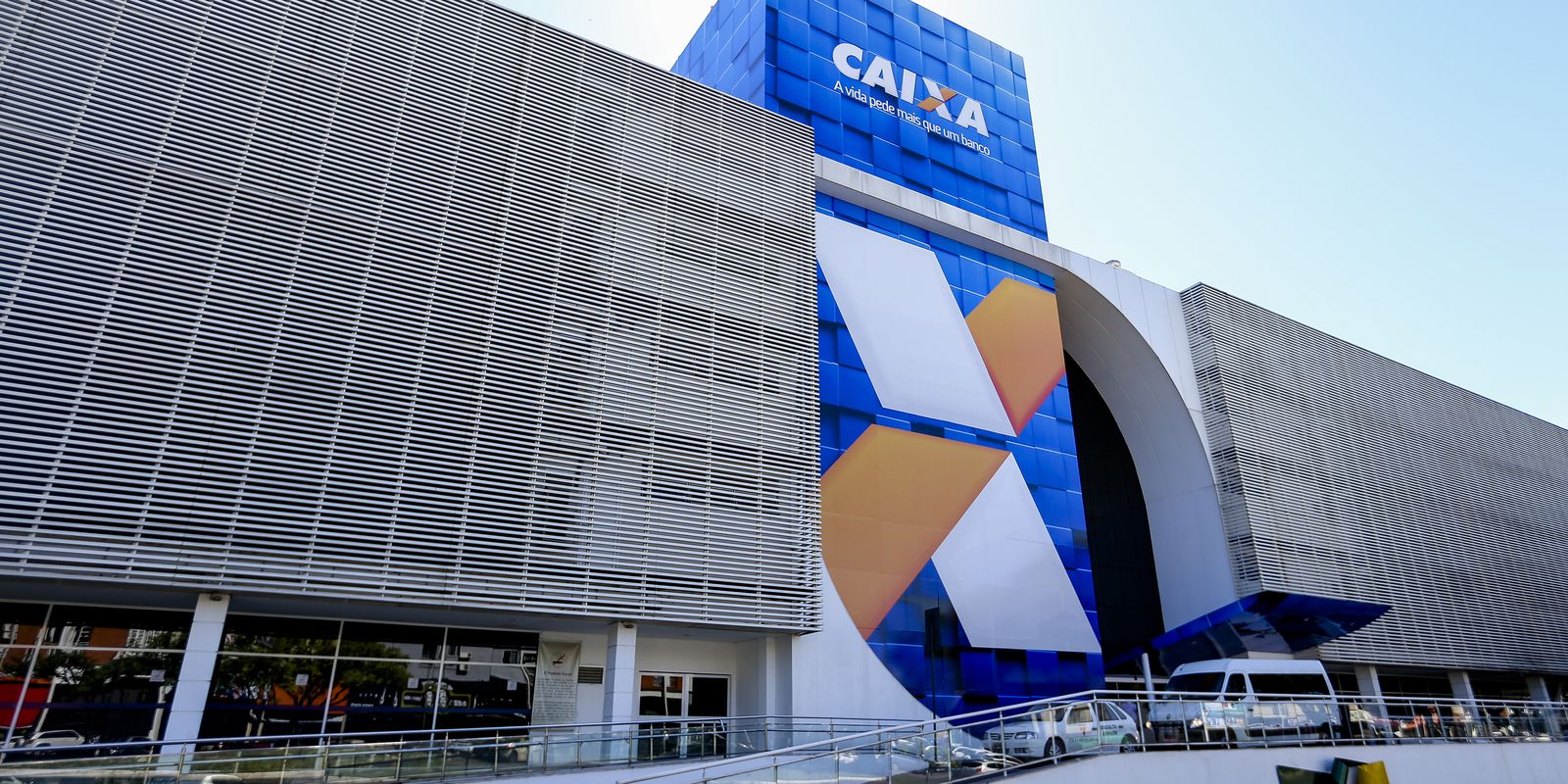 Caixa e Banco do Brasil iniciam pagamento do abono salarial para trabalhadores nascidos em maio e junho