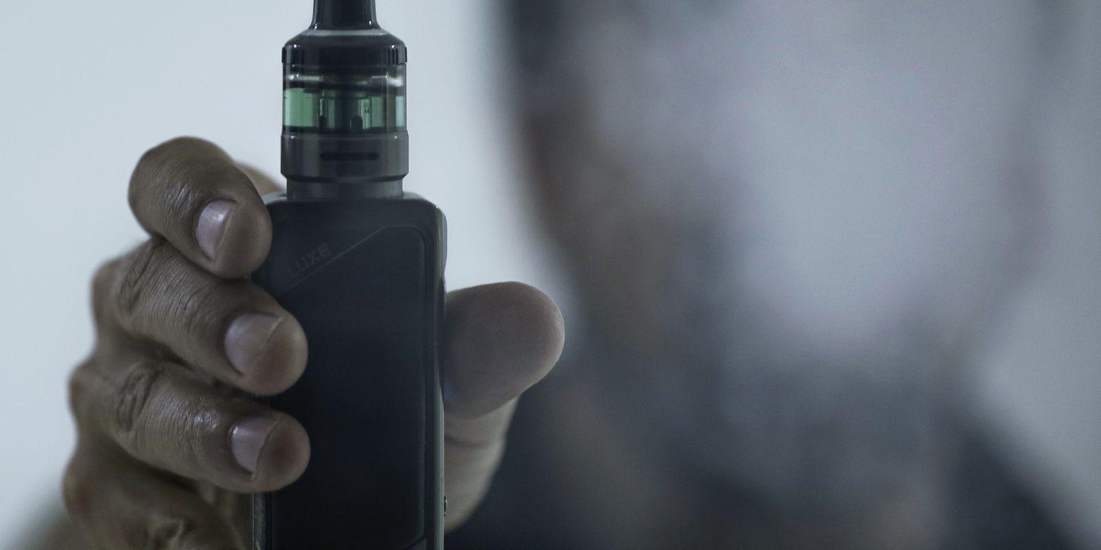 Dia Mundial sem Tabaco: disfarces tecnológicos de cigarros eletrônicos preocupam jovens