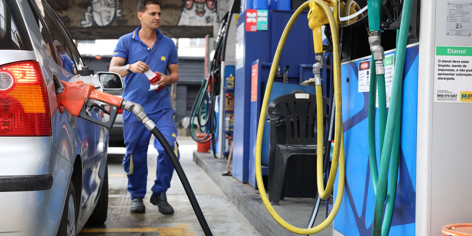 Governo federal estabelece subvenção de R$ 0,44 por litro para a gasolina