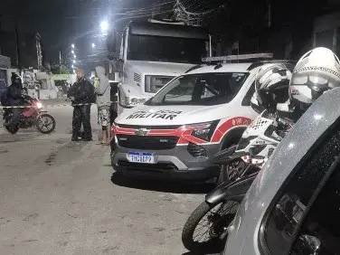 Homem é encontrado morto com três tiros na cabeça em Praia Grande