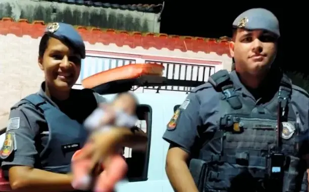 Policiais Militares salvam recém-nascida de 20 dias engasgada