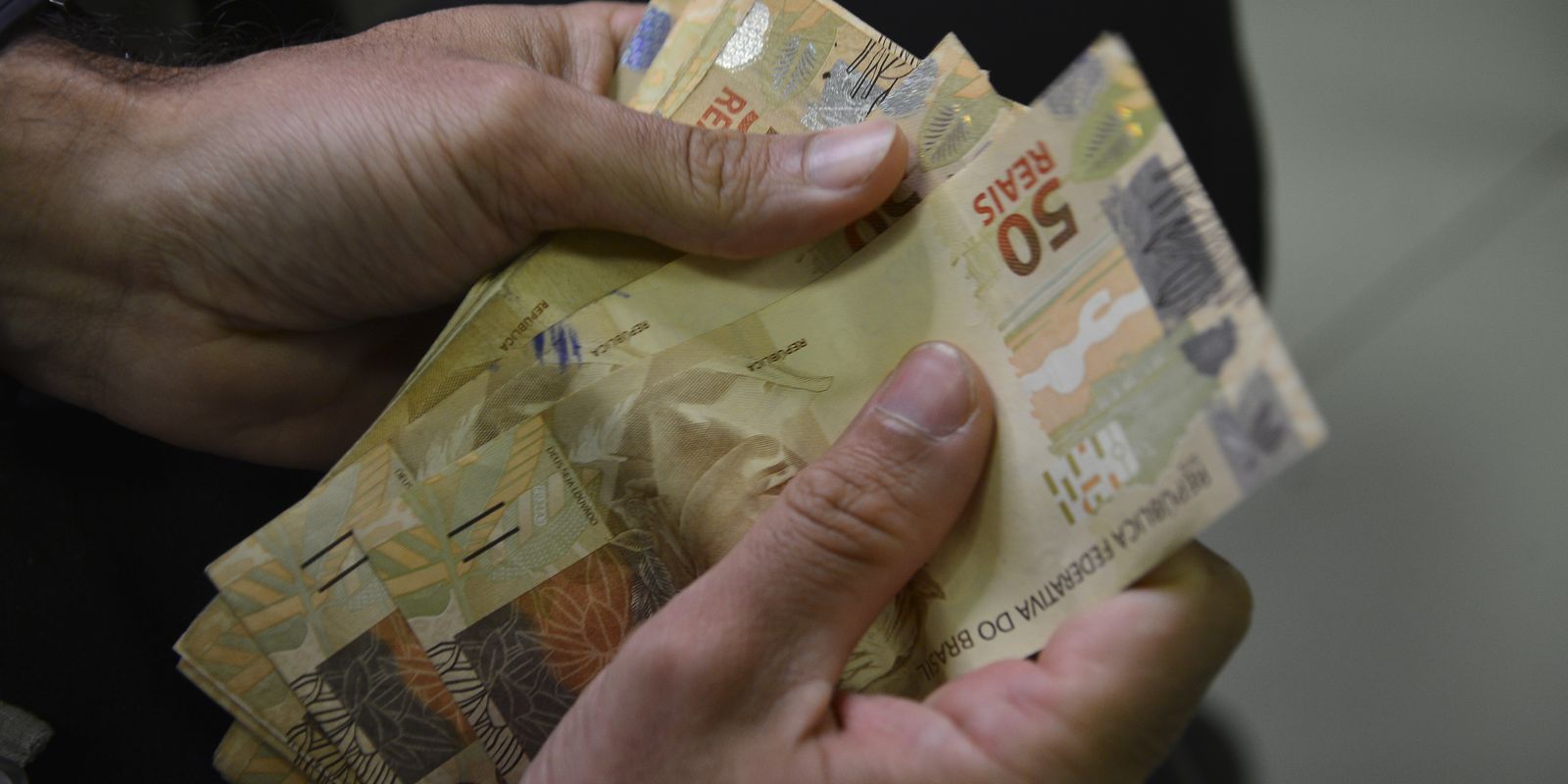 Caderneta de poupança registra retirada líquida de R$ 476,4 milhões em abril