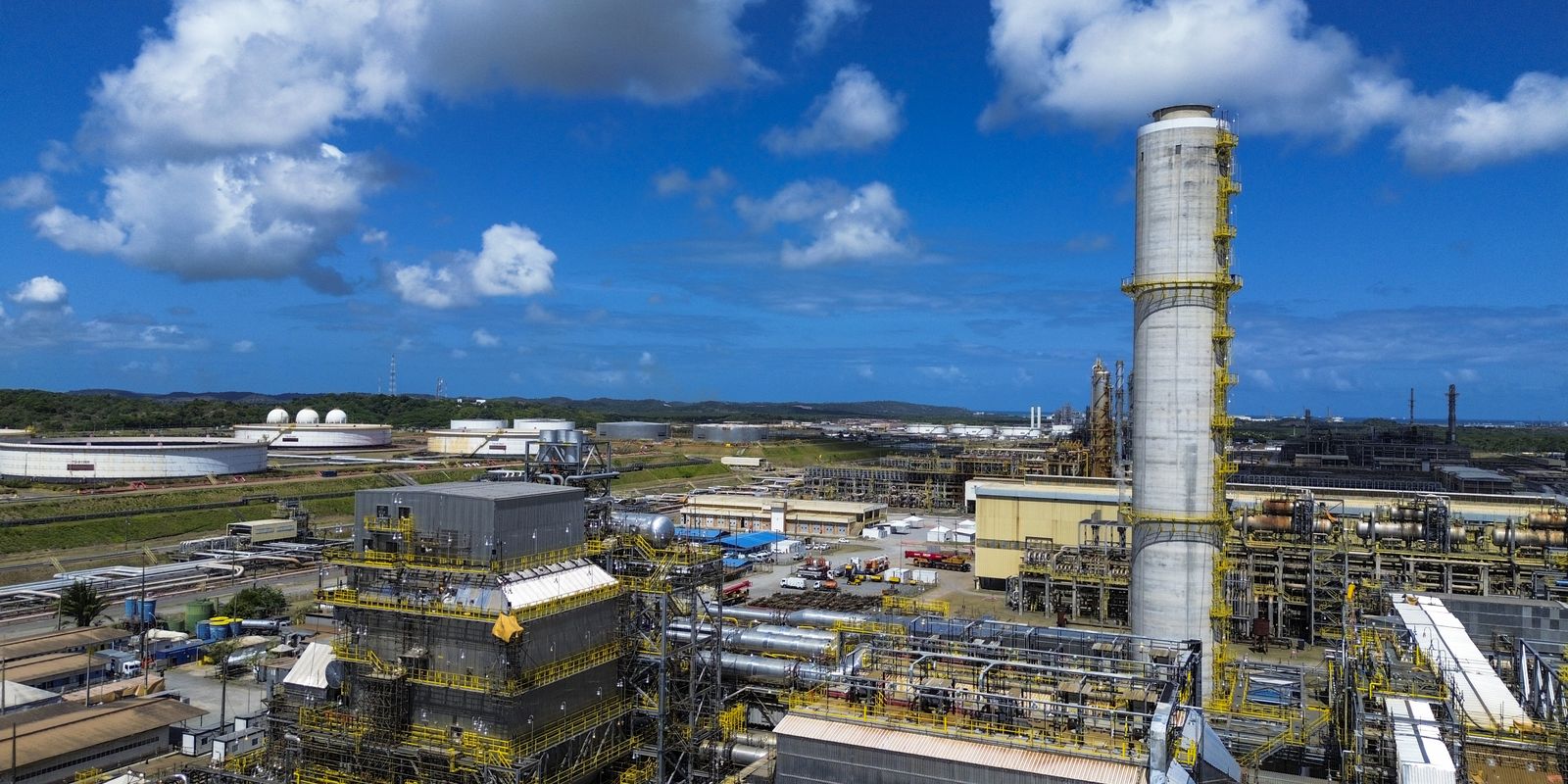 Refinarias da Petrobras superam 100% de sua capacidade operacional; entenda o impacto do Fator de Utilização Total