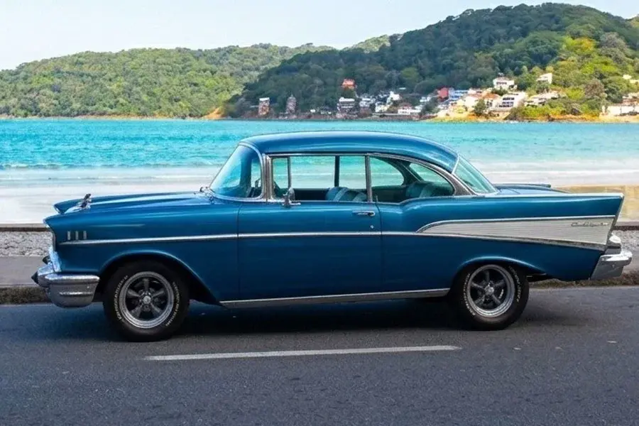 São Vicente recebe encontro de carros clássicos na Praia do Gonzaguinha