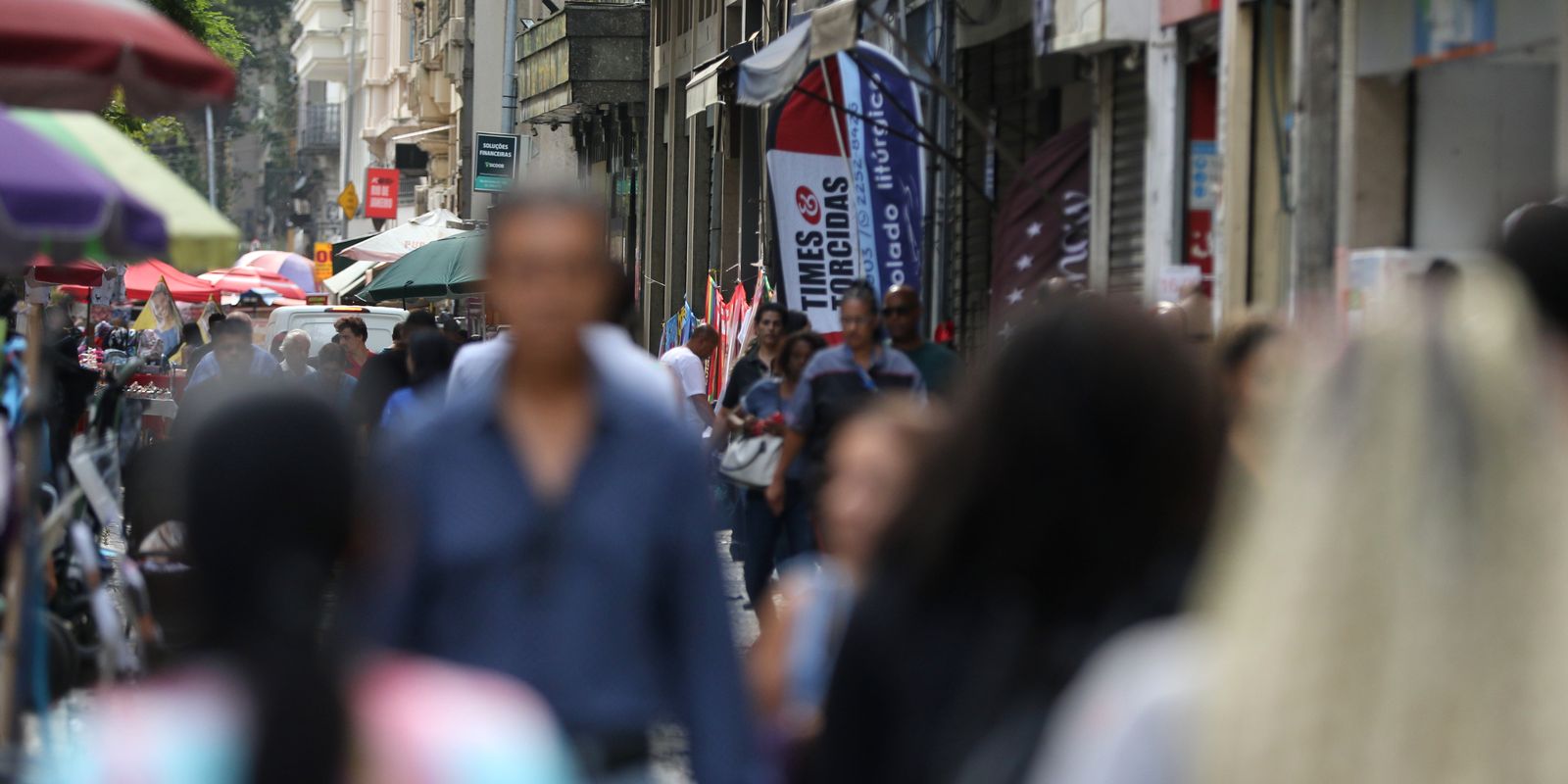 Desemprego de pessoas pretas supera o de brancos em 55%, indica IBGE