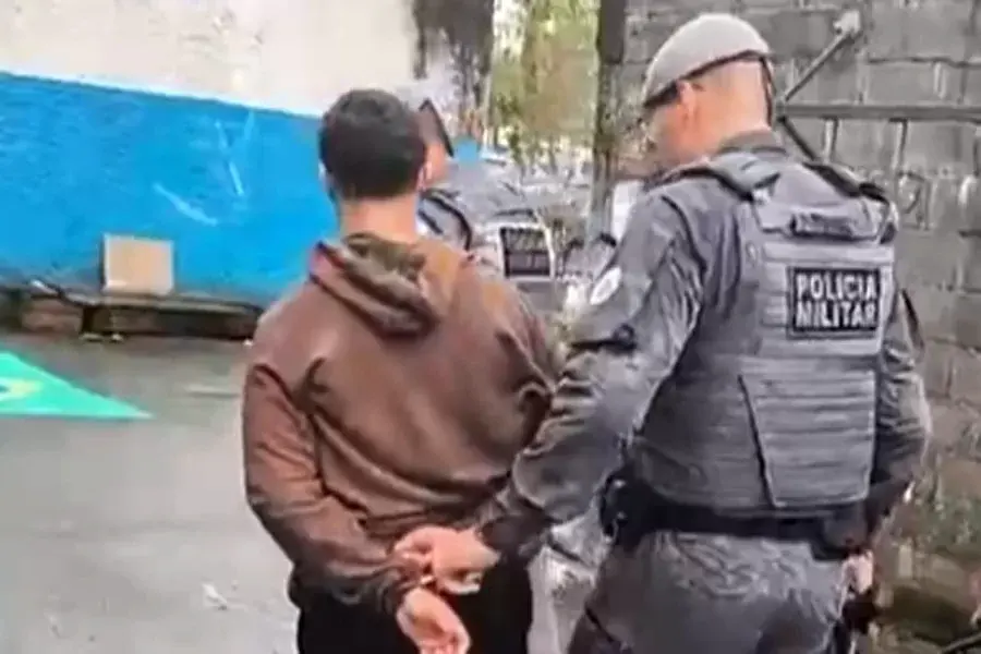 Adolescente procurado por tentativa de homicídio contra PM é apreendido com drogas em Santos; VÍDEO