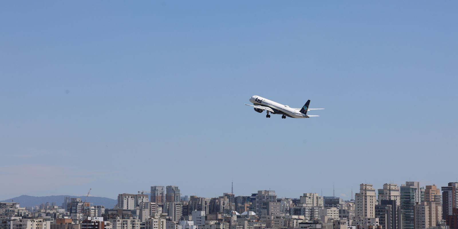 Brasil atinge recorde histórico de passageiros em voos domésticos em 2026
