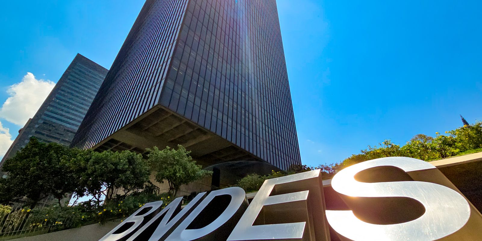 Lula destaca confiança dos técnicos do BNDES e anuncia R$ 140 bilhões para a indústria