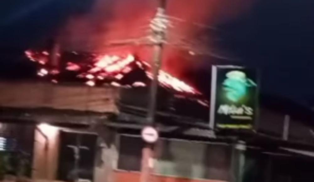 Incêndio em restaurante mobiliza bombeiros em Guarujá