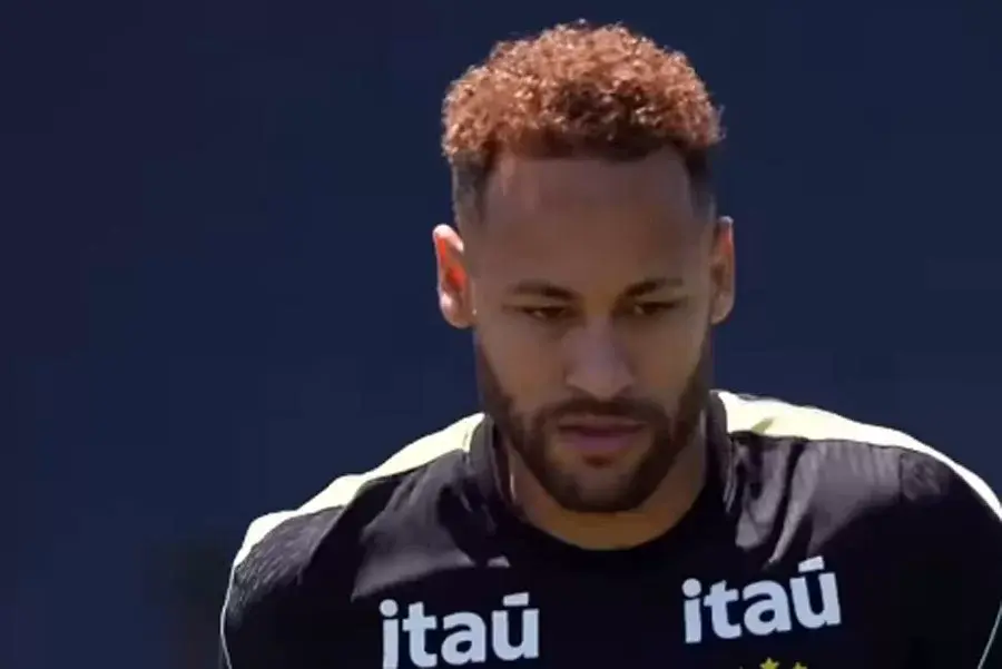 Neymar se junta ao grupo no penúltimo treino da Seleção antes do jogo contra o Haiti