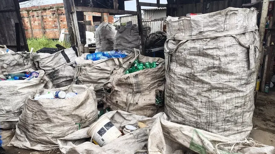 Operação em ferros-velhos de Mongaguá termina com prisão por furto de água