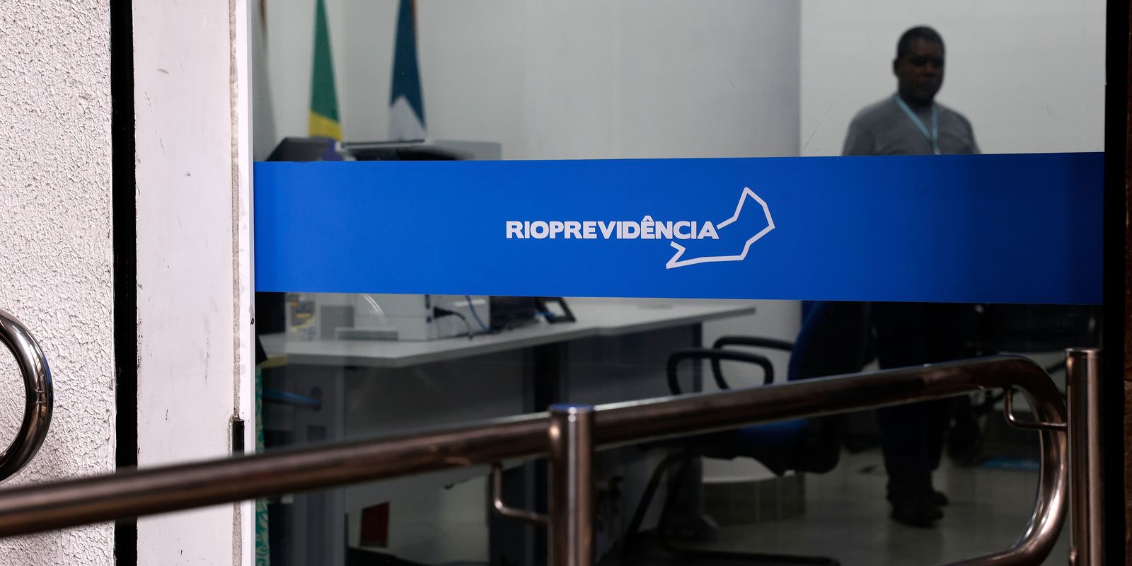 Rioprevidência redireciona fundos para benefícios e adota postura cautelosa em investimentos