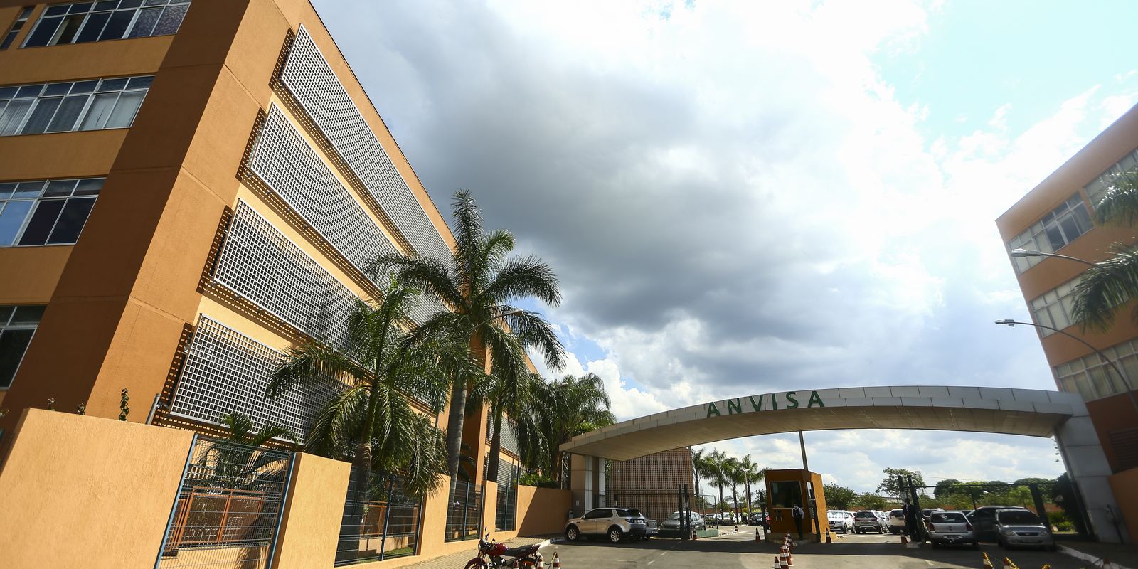 Anvisa determina apreensão de lotes falsificados do Mounjaro e proíbe venda de produtos sem registro