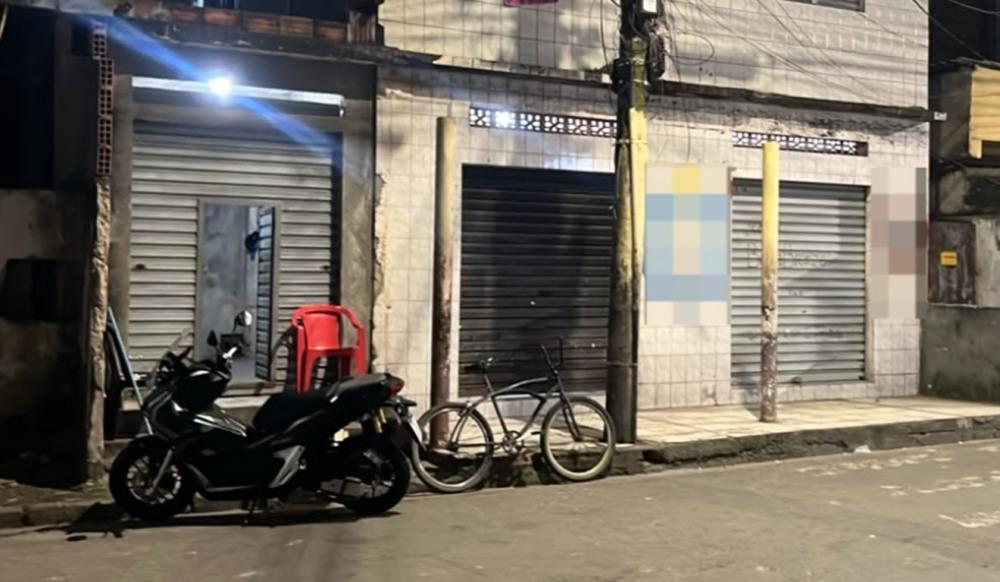 Casa de jogos de azar é fechada com máquinas caça-níqueis e dinheiro em Guarujá