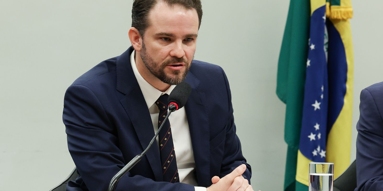 Dívida pública brasileira é menor que a de países ricos, diz Durigan
