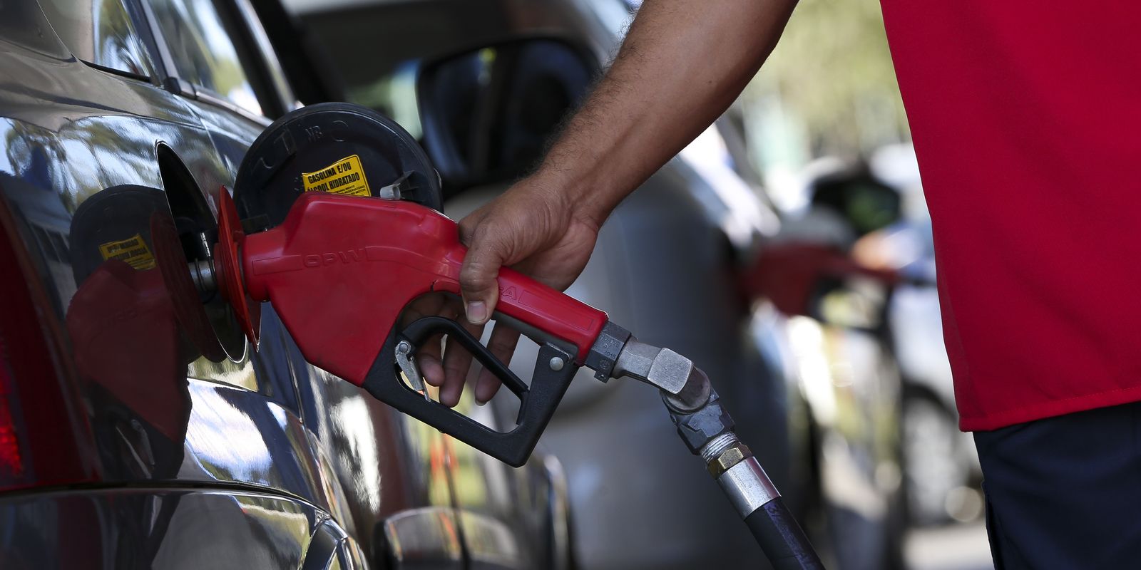 CNPE adia decisão sobre aumento de etanol na gasolina para 32% após pedido de testes