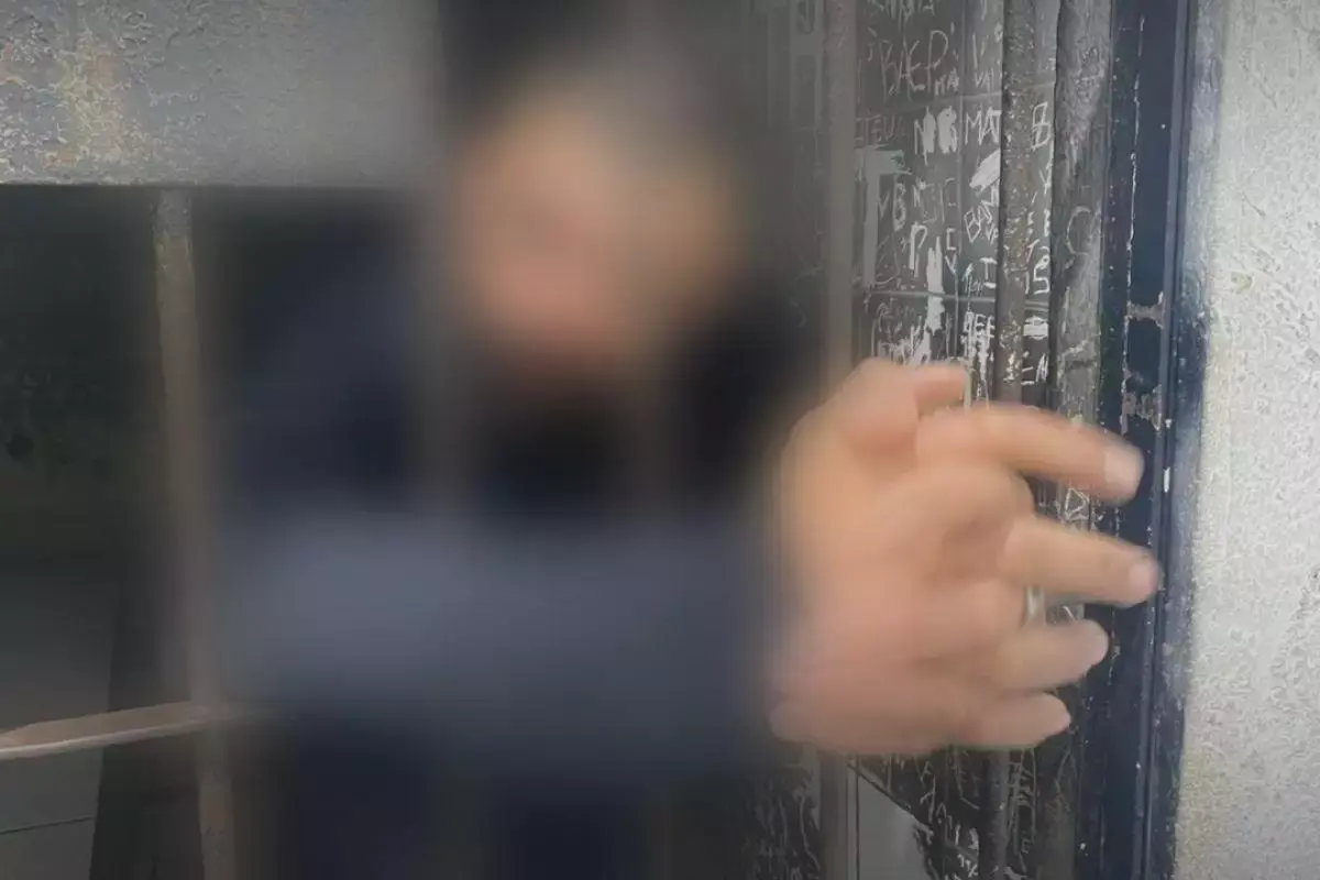 Homem agride a companheira em Guarujá e permanece dentro de casa até ser preso pela PM