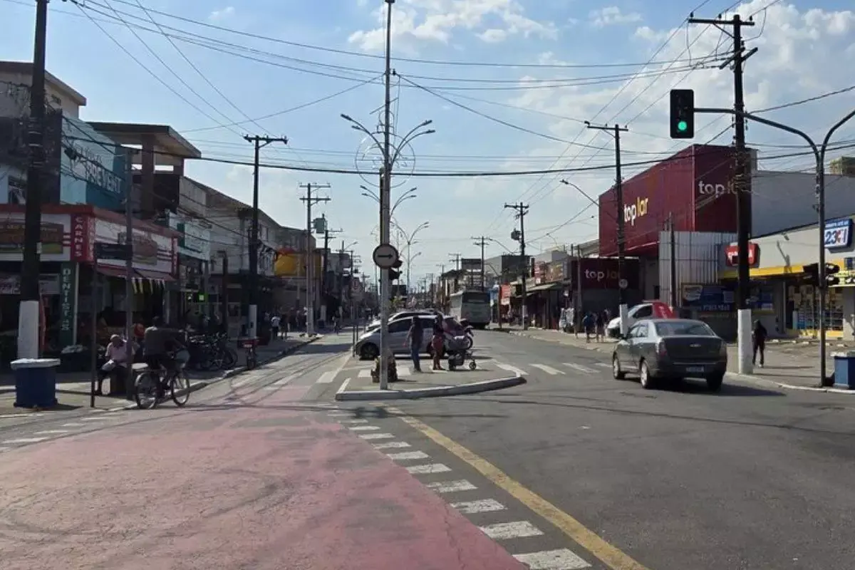 Ladrões armados roubam farmácia de Guarujá e levam canetas emagrecedoras e dinheiro do cofre no litoral de São Paulo