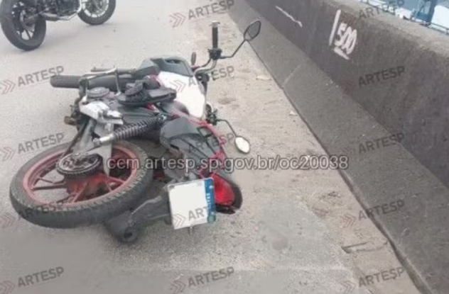 Motociclista morre após ser atingido por linha de pipa em rodovia no litoral de SP