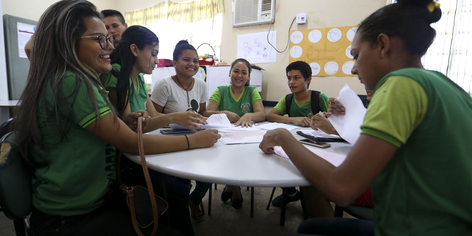 Estudantes do Pé-de-Meia nascidos em setembro e outubro recebem parcela de pagamentos