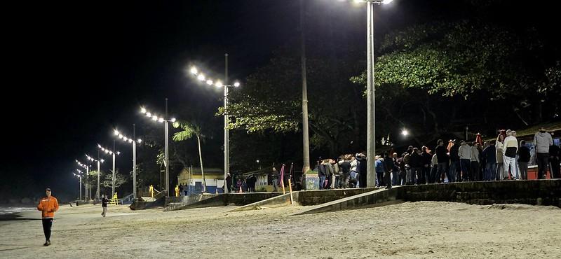 Prefeitura de Guarujá implanta iluminação em LED na orla da Praia do Guaiúba