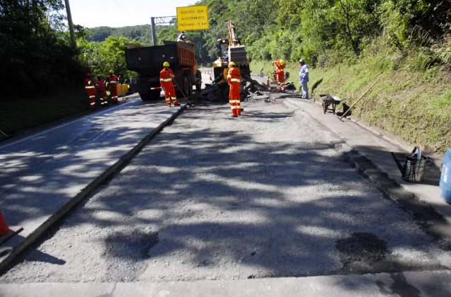 Rodovia Anchieta passa por obras para ampliar faixas e modernizar trecho de serra; entenda