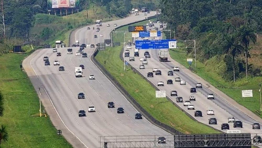 Rodovias devem receber até 315 mil veículos no feriado de 9 de julho