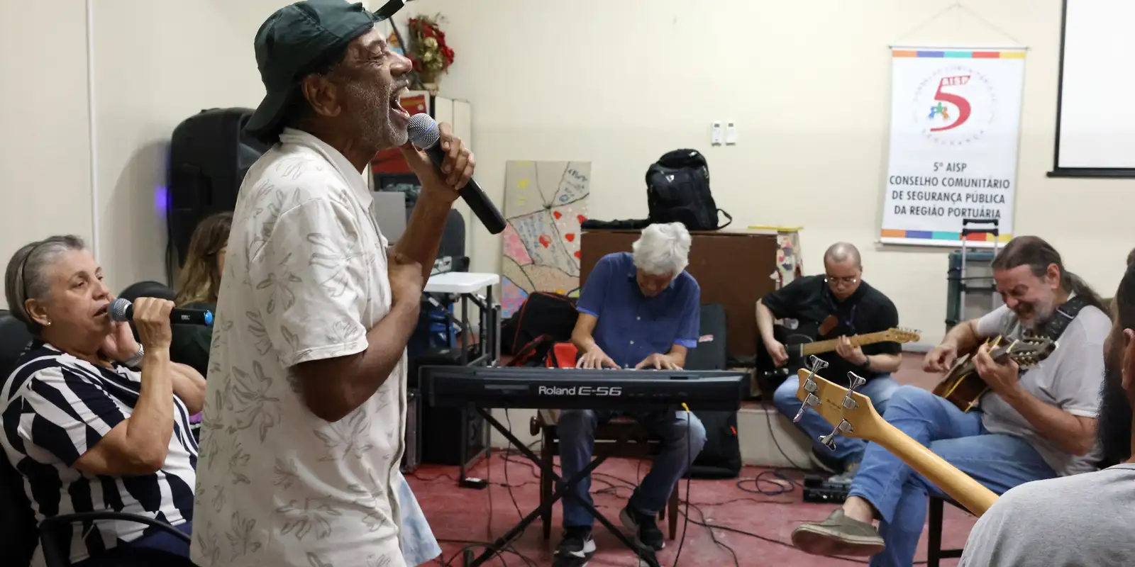 Grupo de saúde mental Harmonia Enlouquece lança seu quinto álbum de estúdio