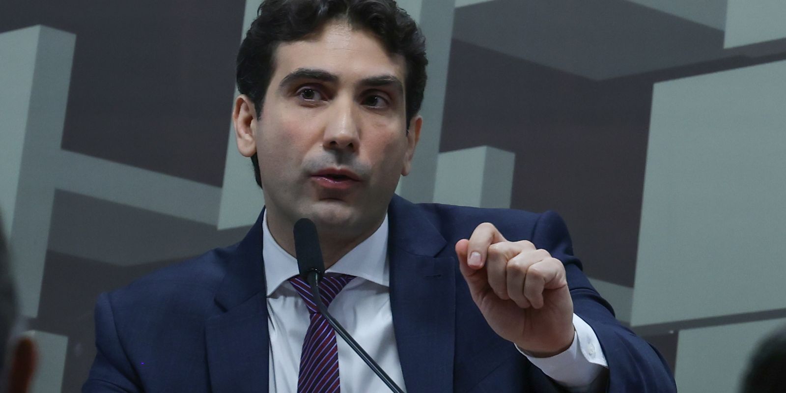 Galípolo critica empresas que pressionam por uso do Fundo Garantidor de Crédito