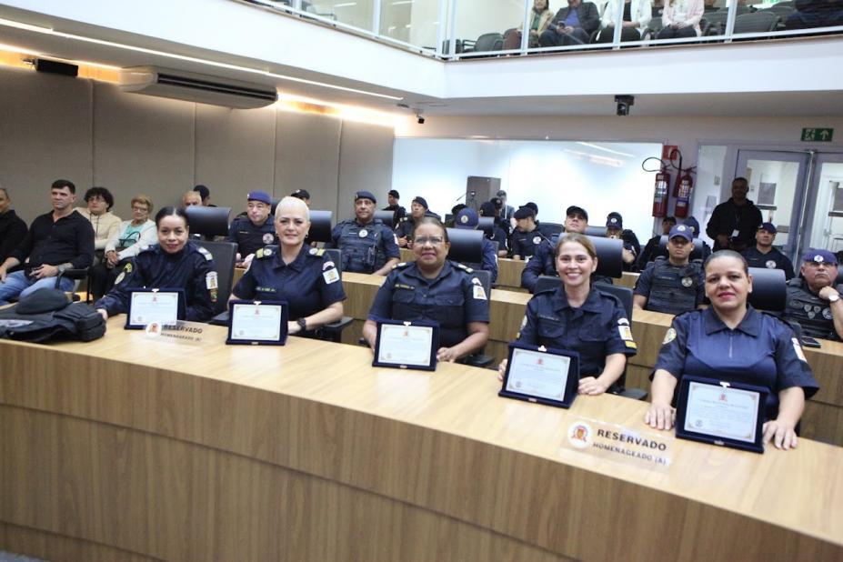 GCM de Santos inicia comemorações de 41 anos com homenagem a agentes