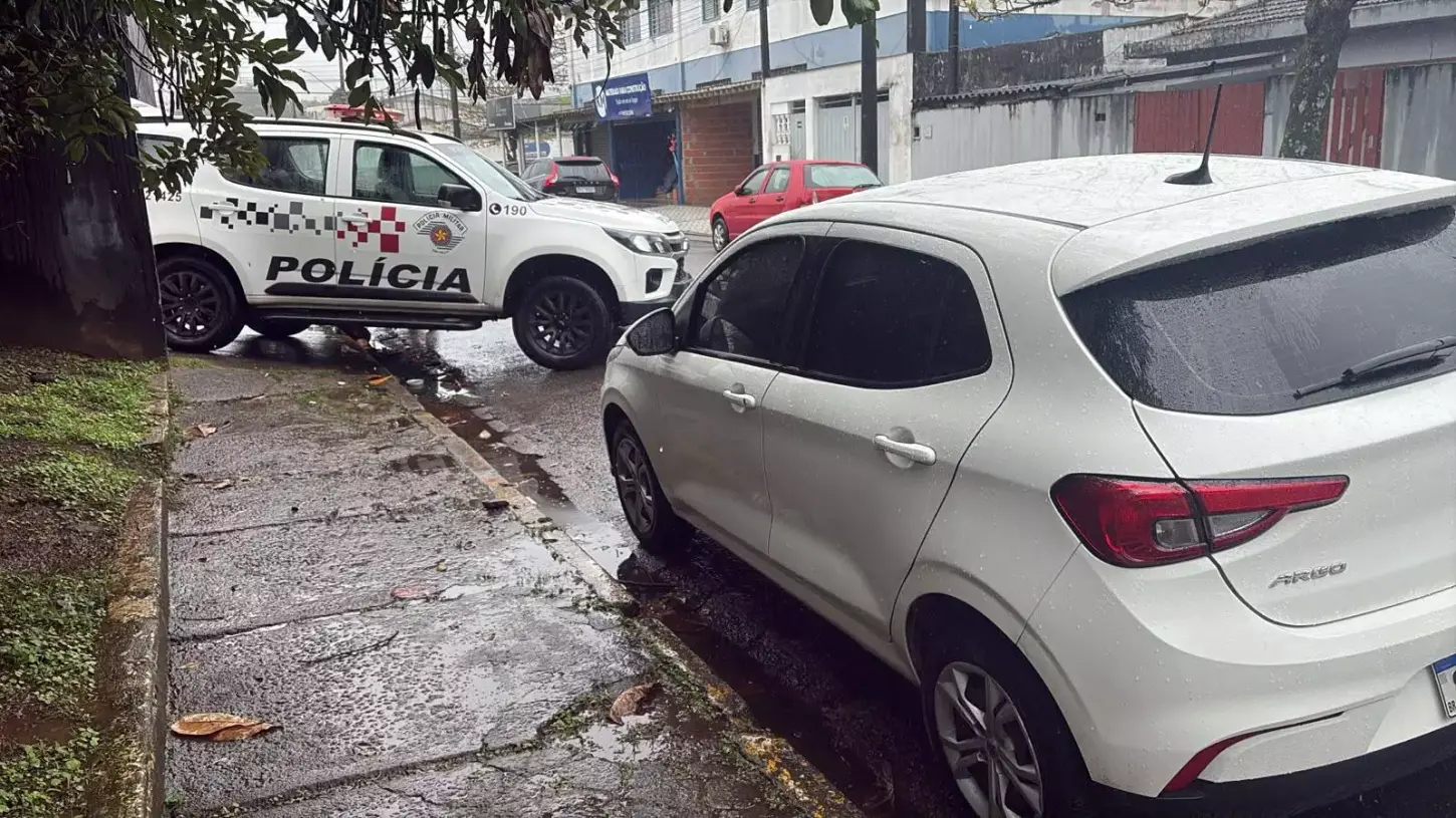 Homem é sequestrado e ameaçado de morte por criminoso armado em Guarujá