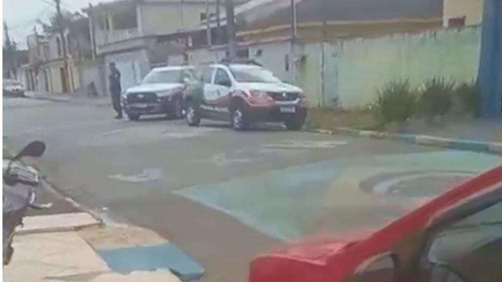 Idoso é encontrado morto dentro de casa em Vicente de Carvalho