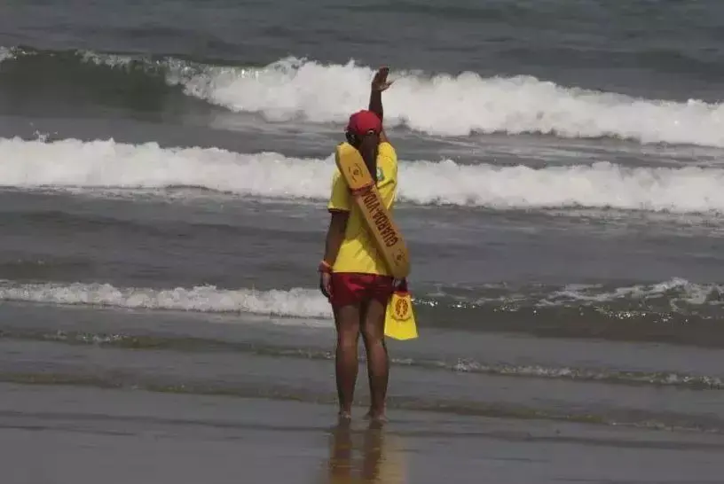 Mar agitado deixa 22 pessoas em risco e jovem de 21 anos desaparecida no litoral de SP