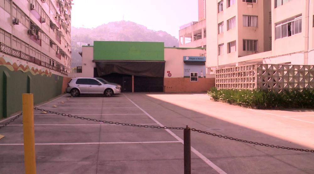 Mercado abandonado é invadido e causa medo em moradores do José Menino, em Santos