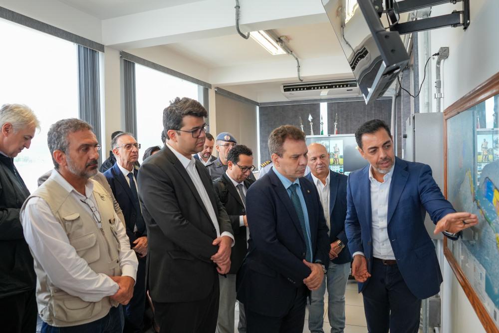 Ministro visita Porto de Santos para discutir combate ao crime organizado