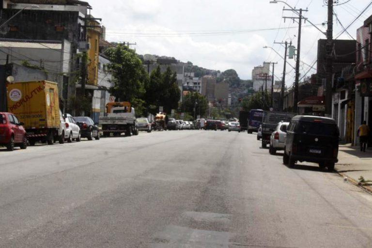 Motociclista fica ferido após queda de moto no Centro de Santos