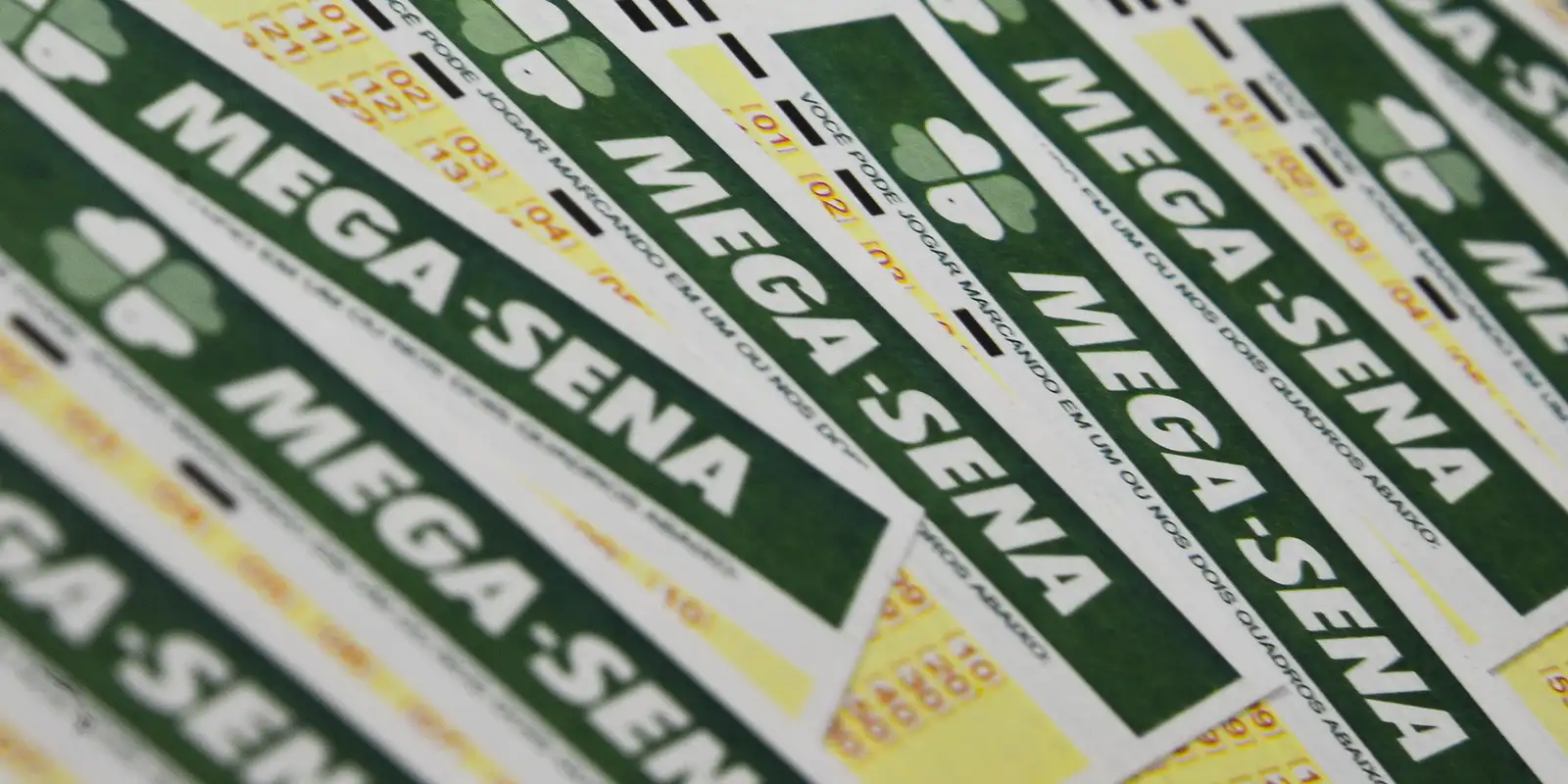 Ninguém acerta dezenas e Mega-Sena acumulada vai a R$ 165 milhões