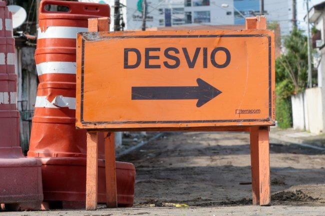Obras da Sabesp provocam interdições em ruas da Baixada Santista nesta semana