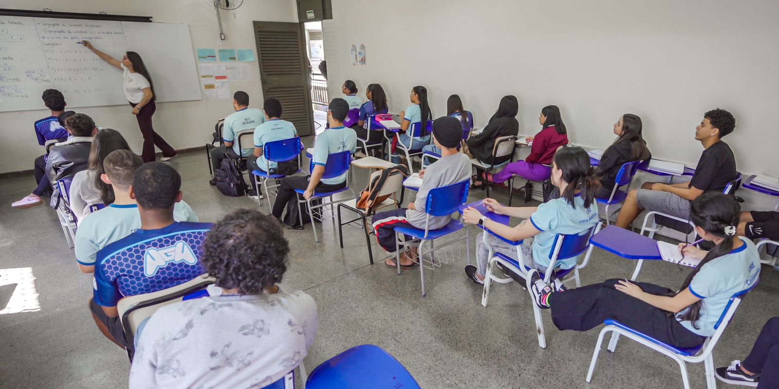 Quinta parcela do programa Pé-de-Meia começa a ser paga nesta segunda-feira