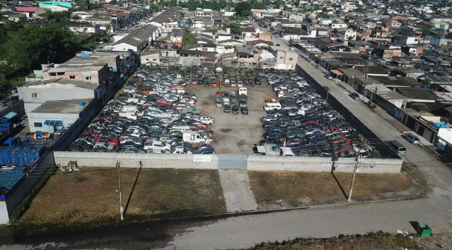 Prefeitura de Guarujá é condenada a indenizar pedreiro por Kombi que desapareceu em pátio