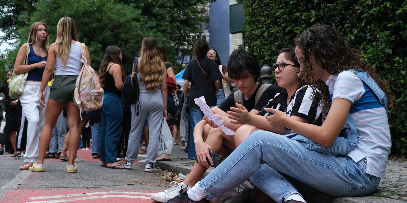 Dados do Saeb 2025 mostram recuperação da educação básica, mas matemática preocupa
